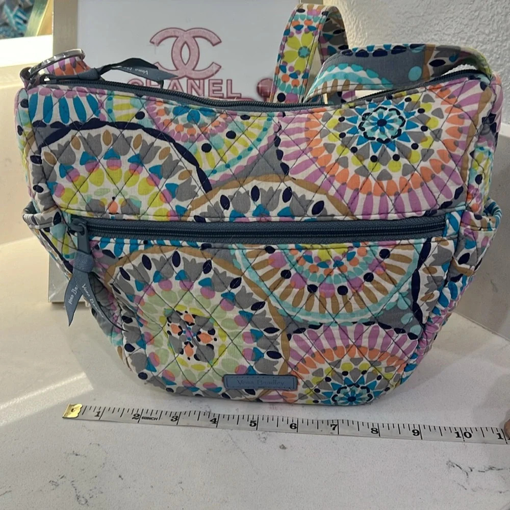 Vera Bradley Grand Traveler bag Sunny Medallion. - Picture 5 of 14